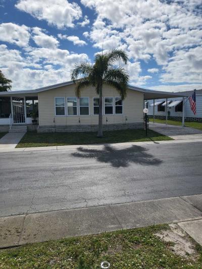 Photo 4 of 57 of home located at 587 Sunrise Ln North Fort Myers, FL 33903