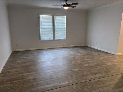 Photo 5 of 16 of home located at 734 Gladiola Dr Auburndale, FL 33823