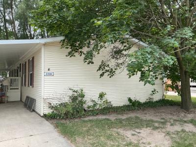 Photo 2 of 3 of home located at 23114 Fountain Dr Clinton Township, MI 48036