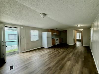 Photo 4 of 14 of home located at 1250 Lakeview Drive #27 Deland, FL 32720