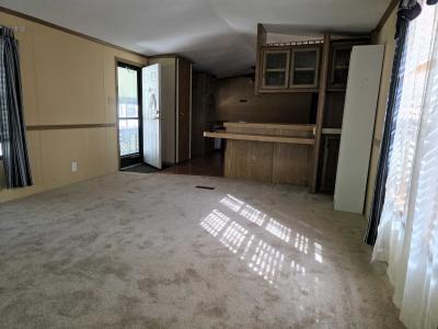 Photo 3 of 9 of home located at 328 Ashwood Avenue Elyria, OH 44035