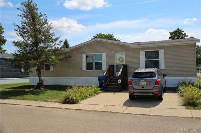 Mobile Home at 174 Suzanne Blvd White Lake, MI 48386