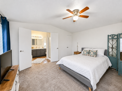 Photo 5 of 37 of home located at 10810 N 91st Ave 83 Peoria, AZ 85345