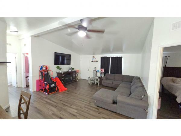 2000 9248 Golden West 72165GD48001F Manufactured Home