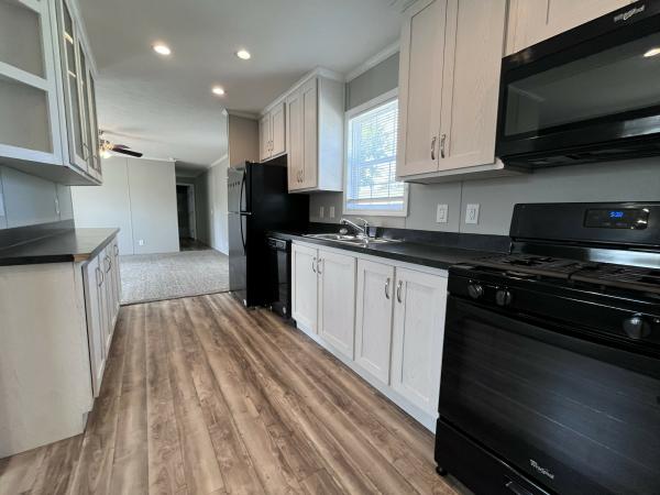 2020 Champion RA1670202 Mobile Home