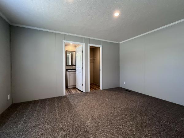 2020 Champion RA1670202 Mobile Home