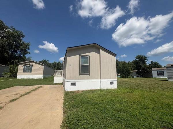 Photo 1 of 2 of home located at 200 Paradise Acres Rd, #97 Carterville, IL 62918