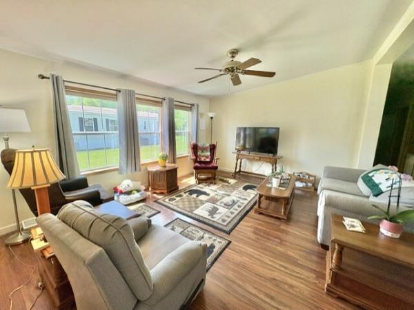 2000 Commadore Mobile Home