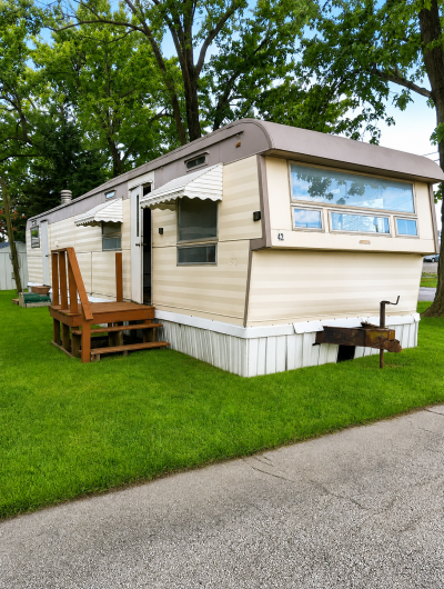 Mobile Home at 425 Monroe Ave Lot 42 Findlay, OH 45840