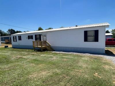 Photo 2 of 9 of home located at 205 Simpson Drive Maryville, TN 37801