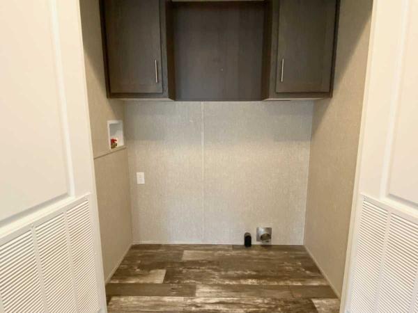 2021 Champion NWS-F-27625 Manufactured Home