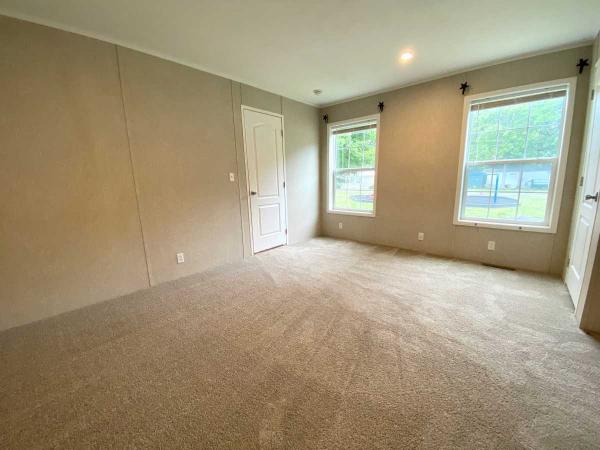 2021 Champion NWS-F-27625 Manufactured Home