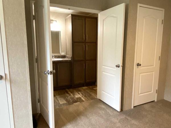 2021 Champion NWS-F-27625 Manufactured Home