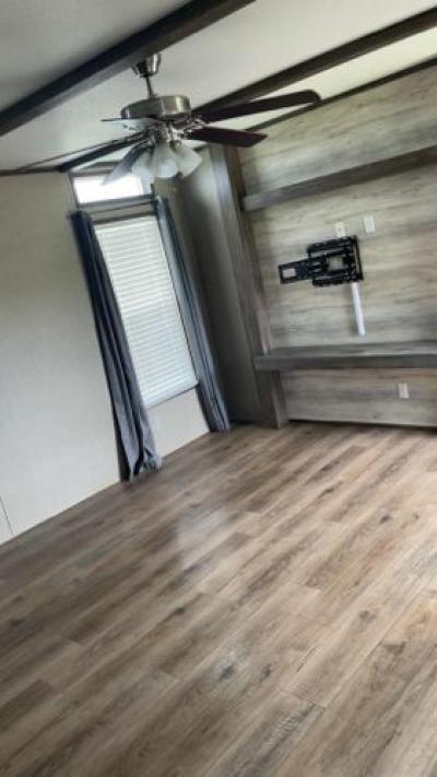 Photo 4 of 10 of home located at 22084 Interstate 10 Vidor, TX 77662