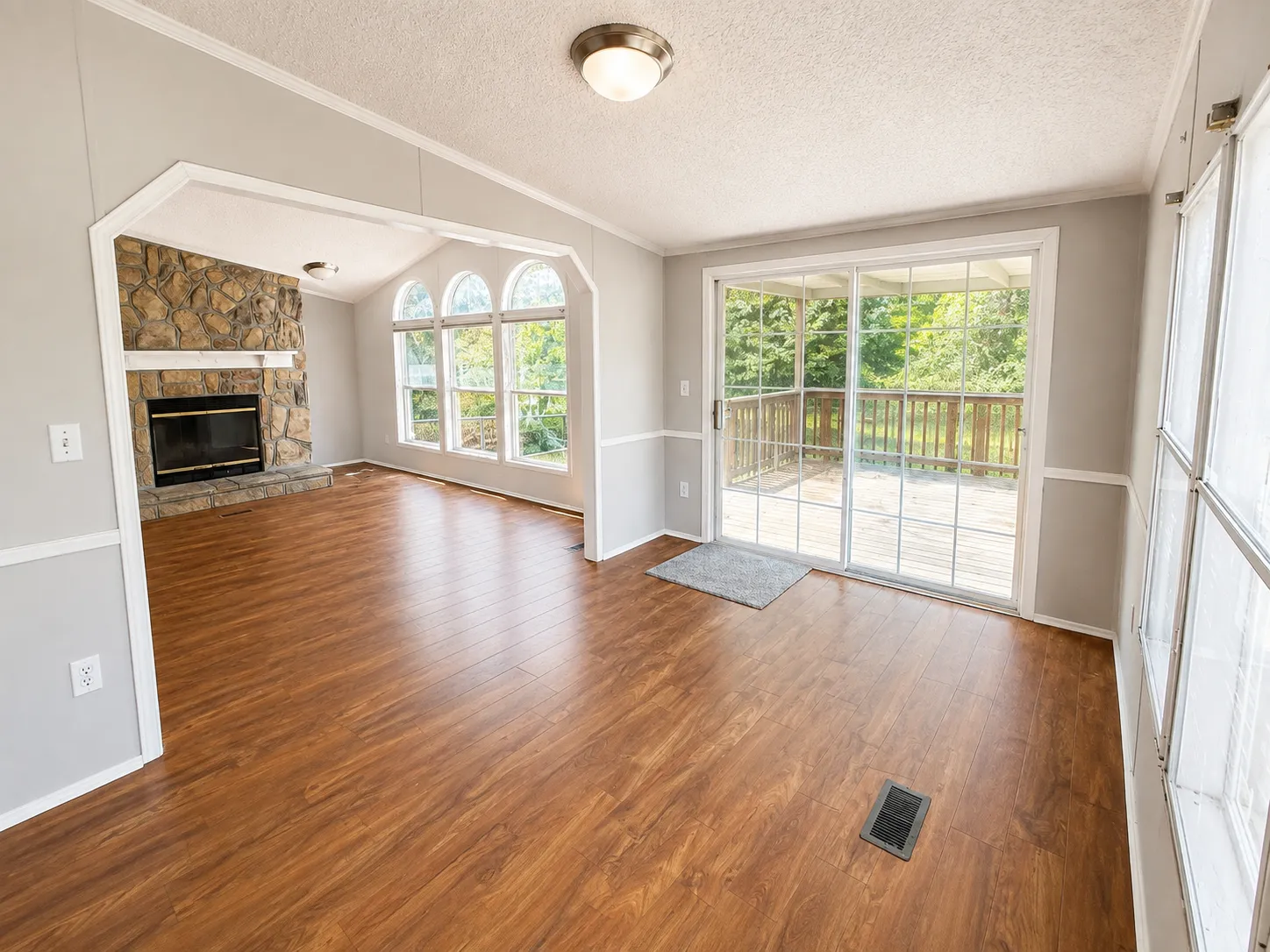 Photo 5 of 18 of home located at 8855 Beavers Nest Dr Shreveport, LA 71129