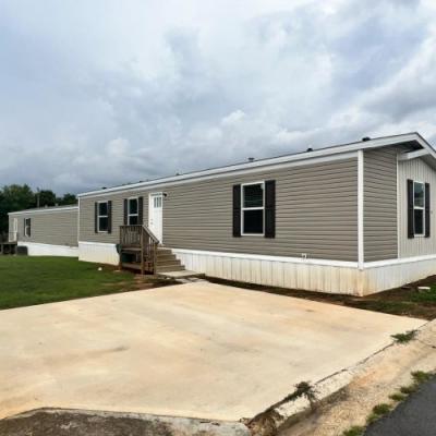 Photo 2 of 29 of home located at 202 Teasley Lane Lavonia, GA 30520