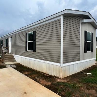 Photo 3 of 29 of home located at 202 Teasley Lane Lavonia, GA 30520