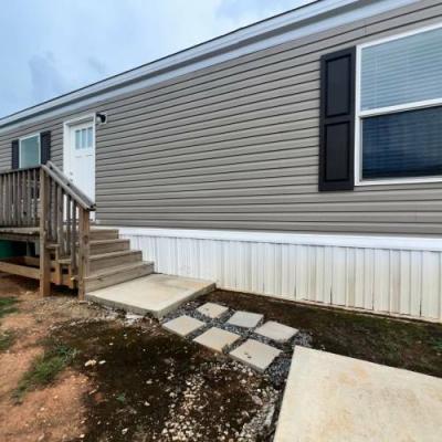 Photo 4 of 29 of home located at 202 Teasley Lane Lavonia, GA 30520