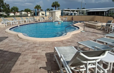 Photo 4 of 33 of home located at 2525 Gulf City Rd Lot 12 Ruskin, FL 33570
