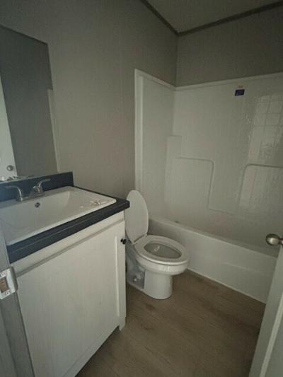 Photo 4 of 5 of home located at 2900 South Interstate Hwy 35 Site 143 Waxahachie, TX 75165