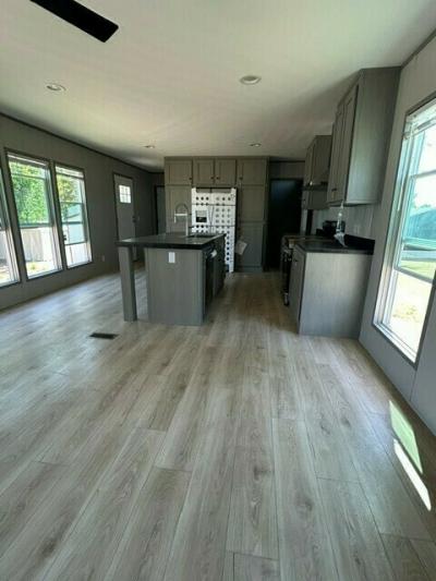 Photo 3 of 5 of home located at 2900 South Interstate Hwy 35 Site 143 Waxahachie, TX 75165