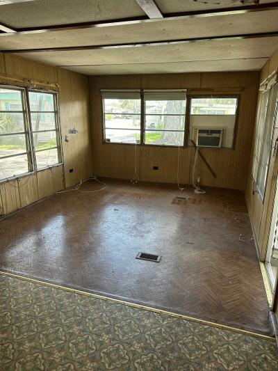Photo 4 of 11 of home located at 38101 Bridge Ave. Zephyrhills, FL 33542
