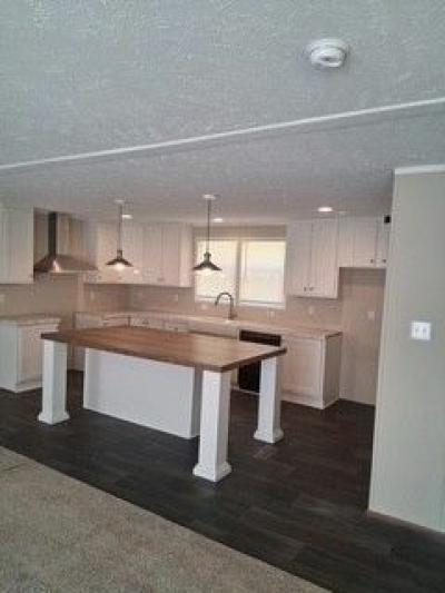 Photo 2 of 12 of home located at 1640 Lee Rd Elkview, WV 25071