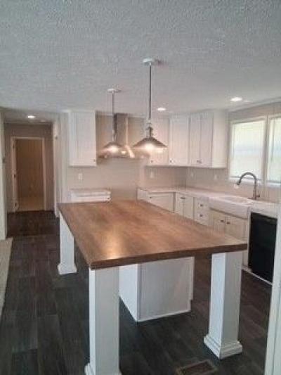 Photo 3 of 12 of home located at 1640 Lee Rd Elkview, WV 25071