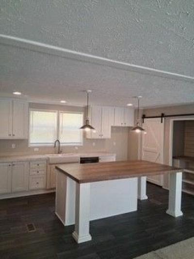 Photo 4 of 12 of home located at 1640 Lee Rd Elkview, WV 25071