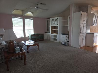 Photo 3 of 12 of home located at 422 Clubhouse Lane Auburndale, FL 33823