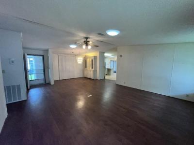 Photo 4 of 20 of home located at 7003 King Palm Court Ellenton, FL 34222