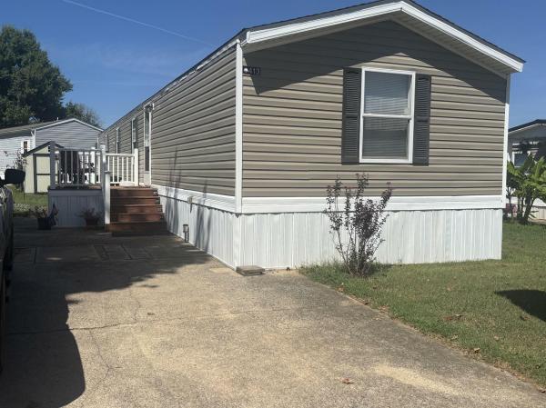 Photo 1 of 2 of home located at 413 Early Rd. Columbia, TN 38401