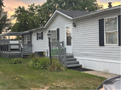 Photo 3 of 14 of home located at 43505 Charlemagne Ave, #431 Sterling Heights, MI 48314