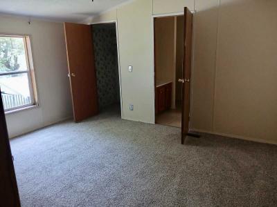 Photo 3 of 6 of home located at 5025 Delta Drive Indianapolis, IN 46241
