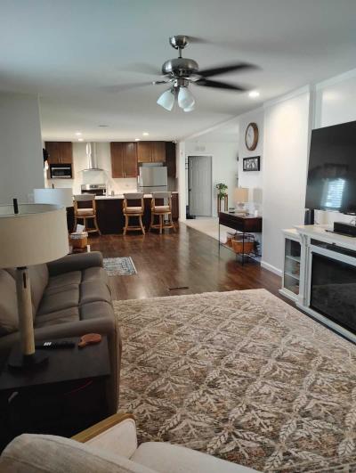 Photo 5 of 15 of home located at 12639 Claremont Circle Del Valle, TX 78617