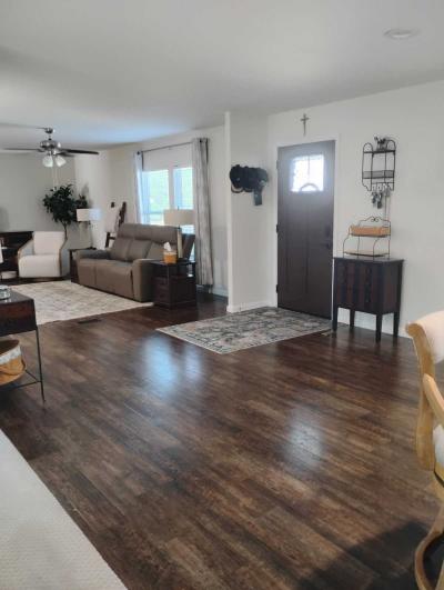 Photo 4 of 15 of home located at 12639 Claremont Circle Del Valle, TX 78617