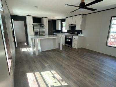 Photo 4 of 5 of home located at 2900 South Interstate Hwy 35 Site 7 Waxahachie, TX 75165