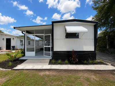 Photo 2 of 15 of home located at 148 Bedford Ct Sanford, FL 32773