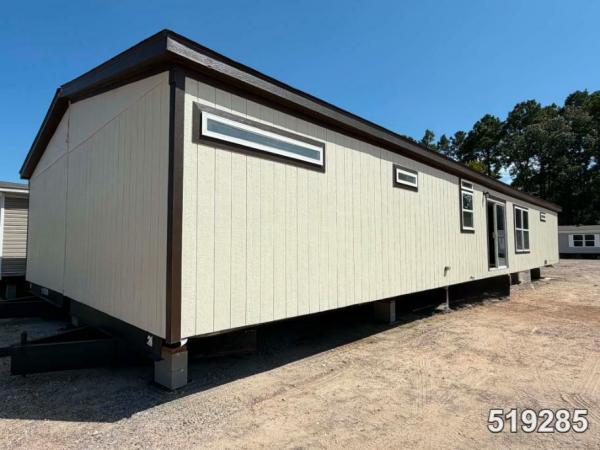Photo 1 of 2 of home located at Clearance Homes Of Texas 18224 Us Highway 59 New Caney, TX 77357