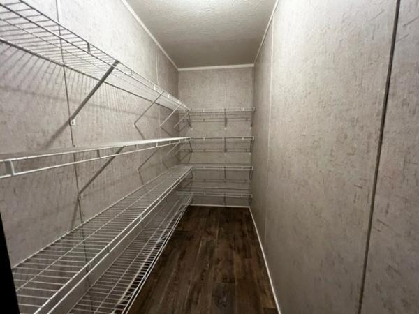 2018 Champion RA2860205 Mobile Home