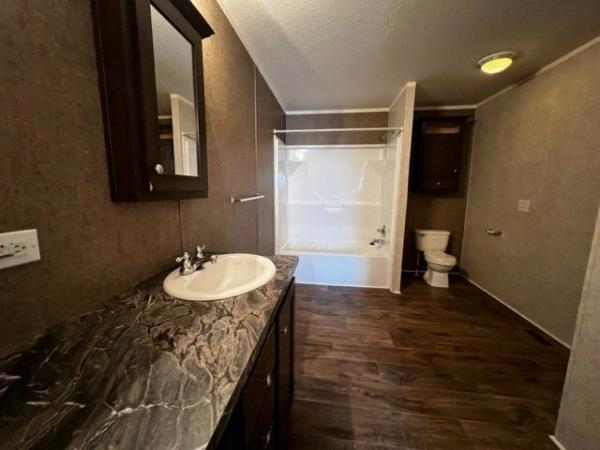 2018 Champion RA2860205 Mobile Home