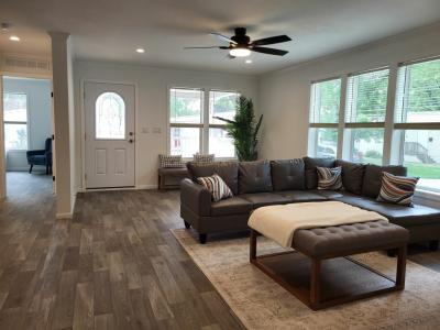 Photo 3 of 21 of home located at 1158 Lake Terrace Rd Elgin, IL 60123