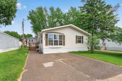 Photo 3 of 28 of home located at 5710 Cabot Dr Saint Paul, MN 55112