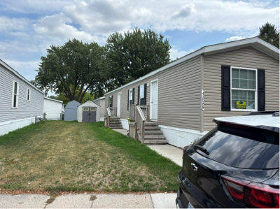 Photo 2 of 12 of home located at 43088 Marquette Ave, #380 Sterling Heights, MI 48314