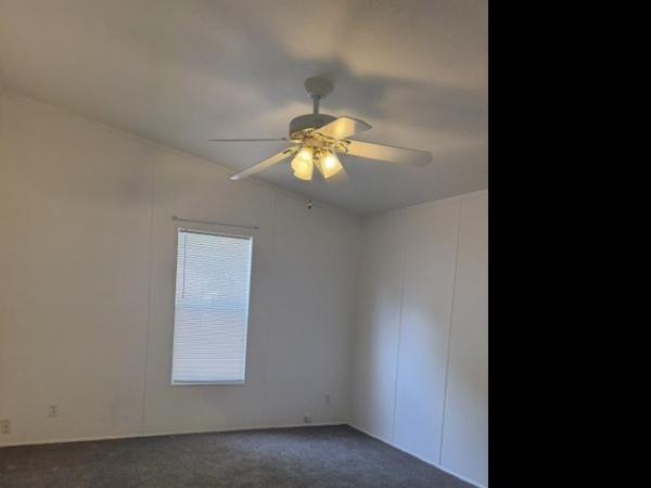 2000 Fleetwood LKPOIN Manufactured Home