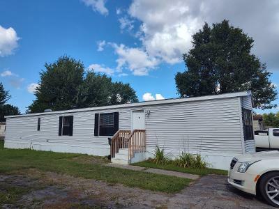 Photo 3 of 10 of home located at 319 Emerald Cr South Whitmore Lake, MI 48189