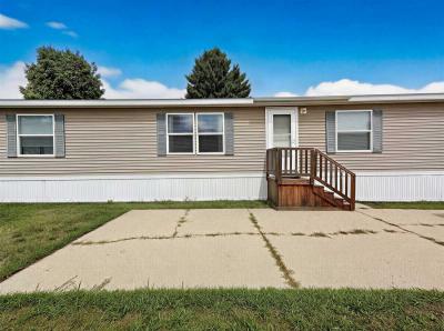 Photo 3 of 18 of home located at 6039 Bentwood Circle E White Lake, MI 48383