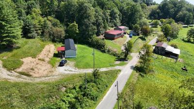 Photo 4 of 17 of home located at 1060 Veneable School Rd Booneville, KY 41314