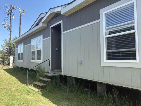 Photo 1 of 2 of home located at Palm Harbor Village 2701 E Front St Tyler, TX 75702