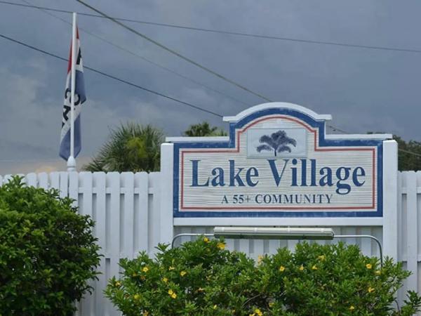 Photo 1 of 2 of home located at 33 7th Street West Nokomis, FL 34275